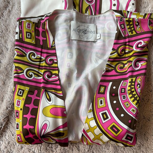 Lined silk Alice & Trixie blouse w/ elastic waist, low V-neck, Preowned, Size M - Picture 8 of 8